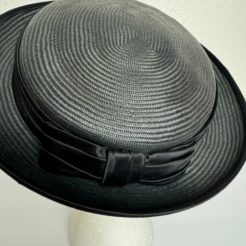 Vintage 50-60s Jan Leslie Elegant Small Hat Black Straw Satin Bow Size 22 1/2